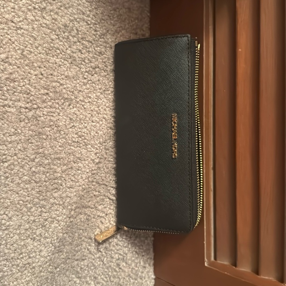 Michael Kors Jet Set Travel Large Three Qtr Zip Leather Black